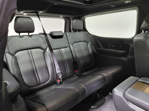 Used 2025 Jeep Grand Wagoneer 4WD image 30