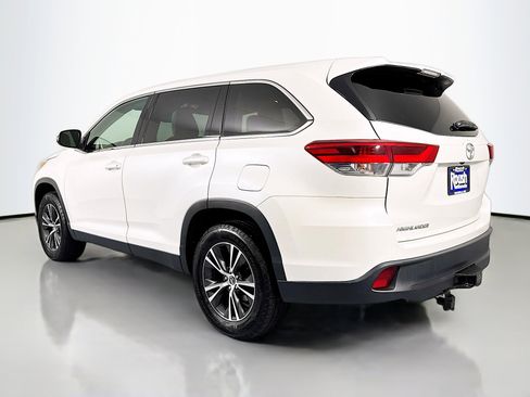 Used 2019 Toyota Highlander LE FWD image 7