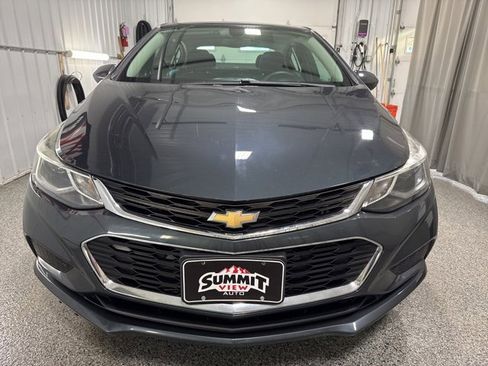 Used 2017 Chevrolet Cruze LT image 2