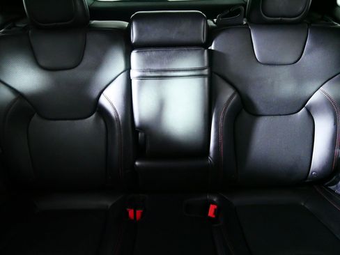 Used 2019 Jeep Cherokee Trailhawk AWD/4WD image 13