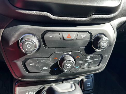 Used 2018 Jeep Renegade Sport w/ Power & Air Group image 23