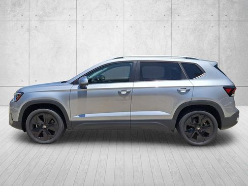 Certified 2025 Volkswagen Taos SE FWD image 8