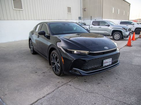 Certified 2026 Toyota Crown XLE image 5