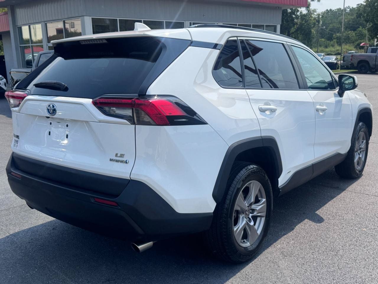 Used 2023 Toyota RAV4 LE AWD/4WD image 3
