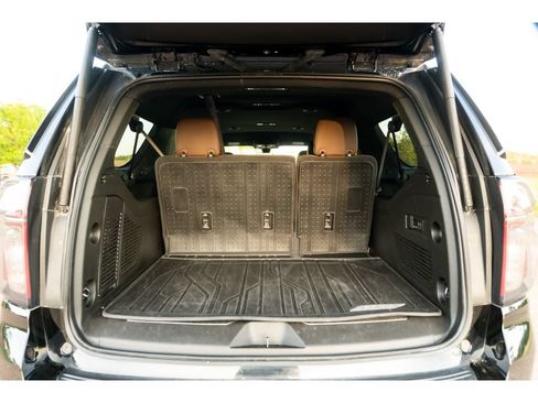 Used 2022 Chevrolet Suburban High Country AWD/4WD image 16