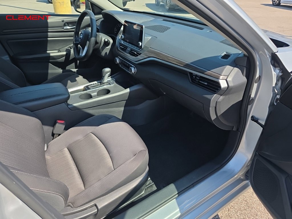Used 2025 Nissan Altima 2.5 SV FWD image 6
