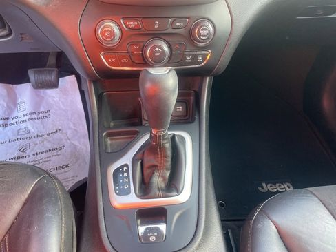 Used 2018 Jeep Cherokee Latitude Plus image 20