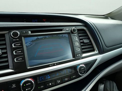 Used 2015 Toyota Highlander XLE AWD/4WD image 29