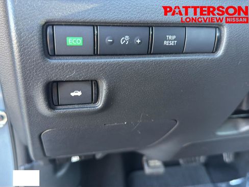 Used 2025 Nissan Sentra SV FWD image 17