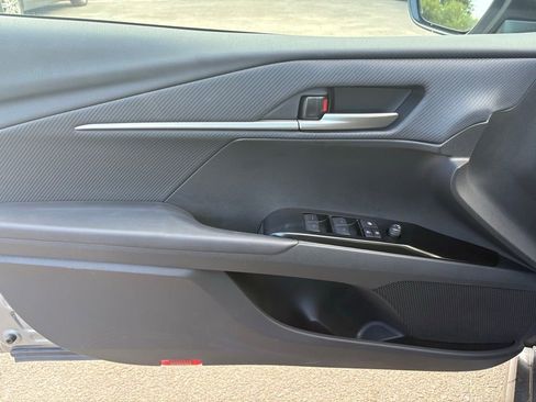 Used 2025 Toyota Camry SE image 12