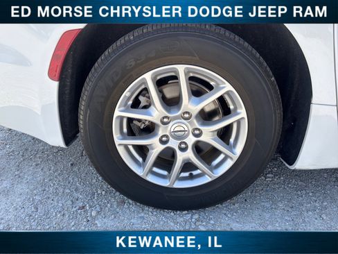 Used 2024 Chrysler Pacifica Touring-L FWD image 17