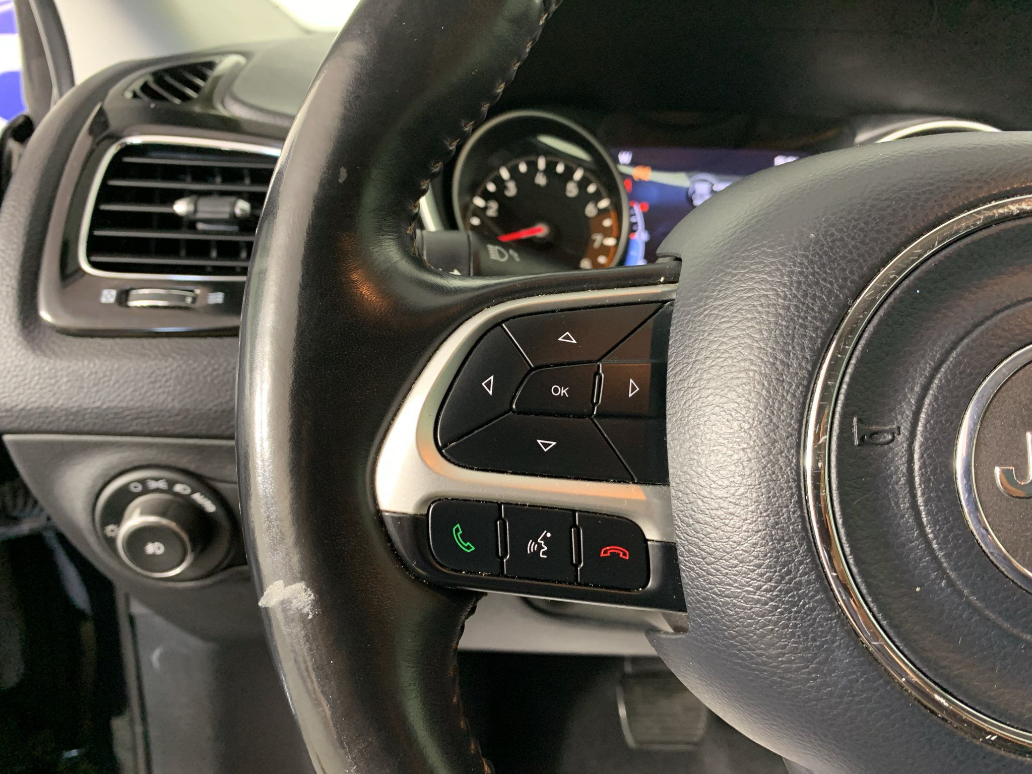 Used 2018 Jeep Compass Limited w/ Navigation Group AWD/4WD image 18