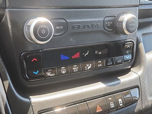Used 2023 RAM ProMaster 2500 FWD image 13