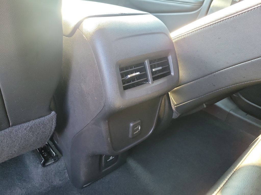 Used 2024 GMC Terrain SLT FWD image 14