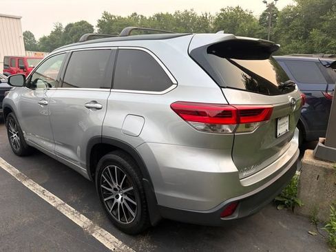 Used 2018 Toyota Highlander SE AWD/4WD image 4