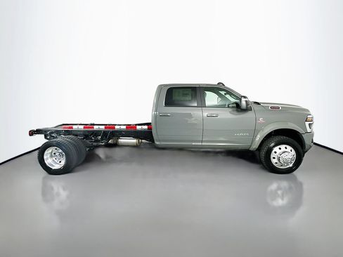 New 2026 RAM 5500 4x4 Crew Cab w/ Laramie Trim Package image 8