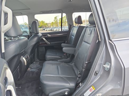 Used 2019 Lexus GX 460 image 17