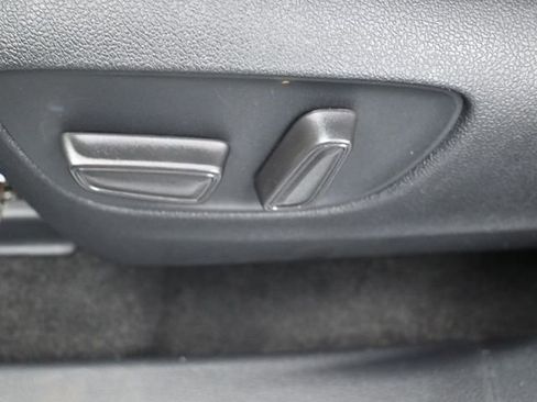 Used 2024 Toyota Highlander LE image 12