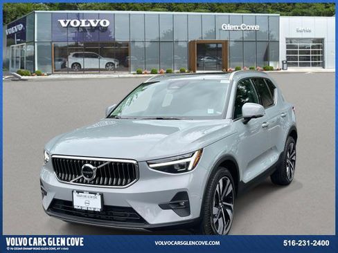 Certified 2025 Volvo XC40 B5 Plus w/ Protection Package Premier image 2