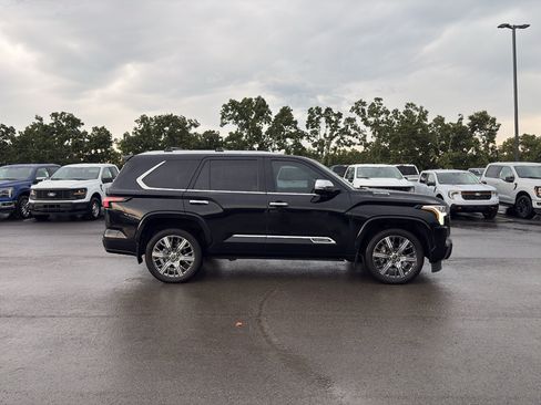 Used 2023 Toyota Sequoia Capstone AWD/4WD image 5
