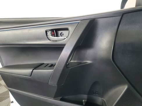 Used 2015 Toyota Corolla LE image 27