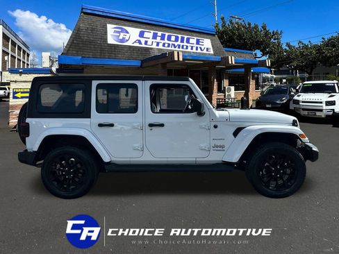 Used 2022 Jeep Wrangler Unlimited Sahara AWD/4WD image 9