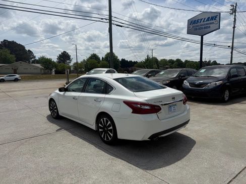 Used 2018 Nissan Altima 2.5 SV FWD image 5