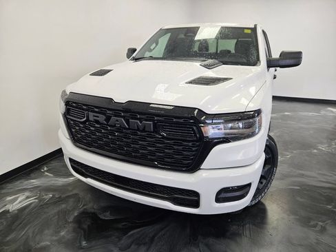 New 2026 RAM 1500 Express AWD/4WD image 4