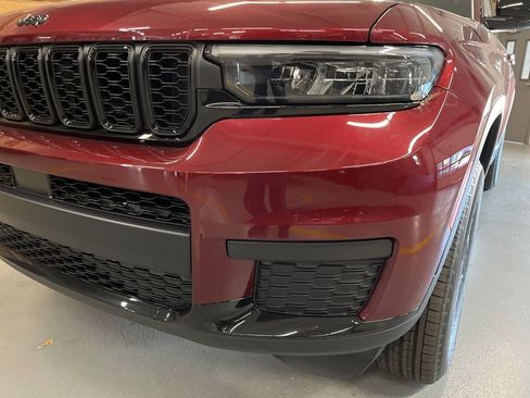 New 2025 Jeep Grand Cherokee L Altitude image 24