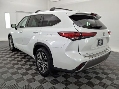 Used 2022 Toyota Highlander Platinum AWD/4WD image 22