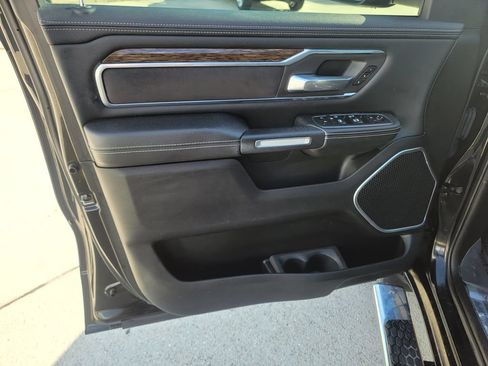 Used 2019 RAM 1500 Laramie AWD/4WD image 10