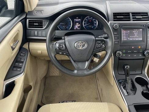 Used 2017 Toyota Camry LE FWD image 13