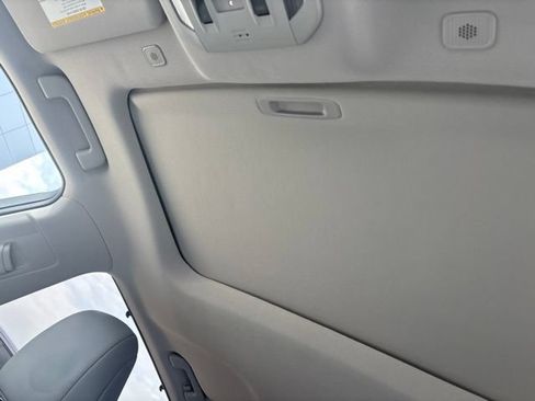 Used 2023 Toyota Highlander XLE FWD image 17