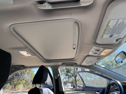 Used 2016 Toyota Corolla S Premium image 21