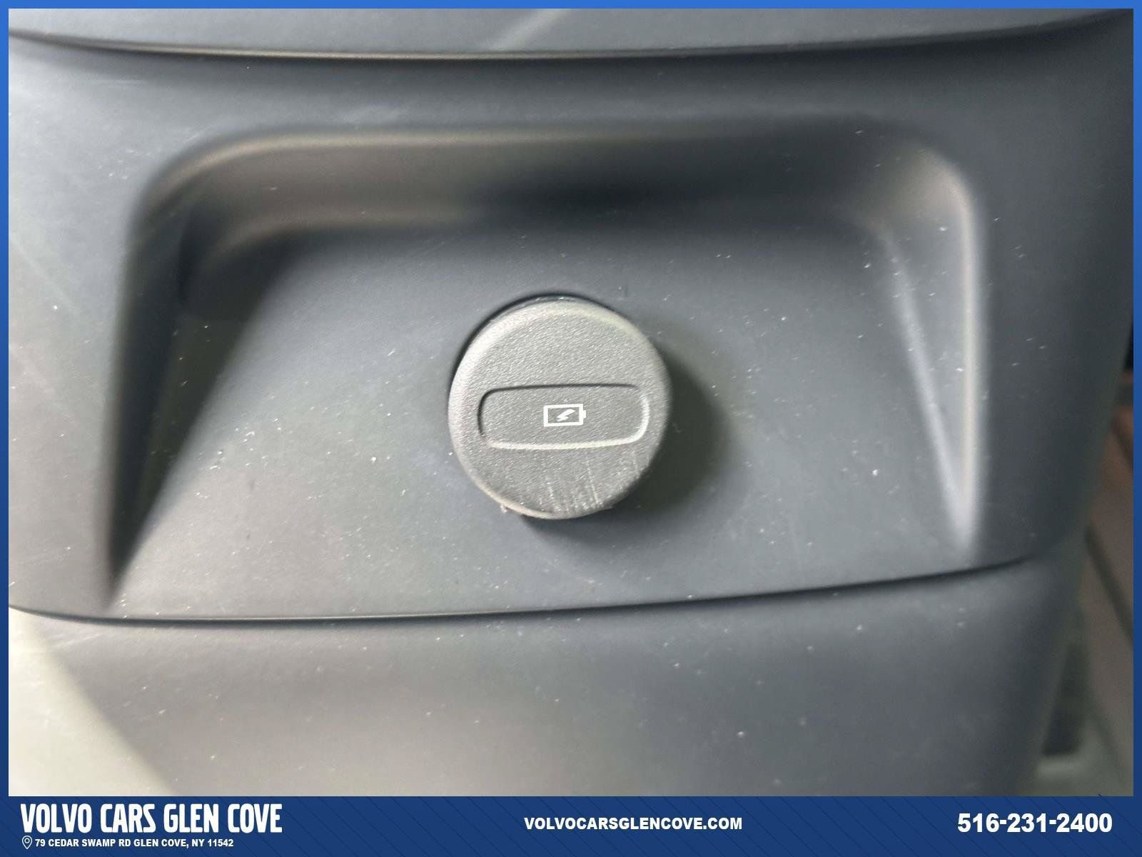 Used 2023 Volvo XC90 T8 Plus w/ Protection Package Premier AWD/4WD image 17