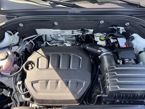 Used 2025 Volkswagen Atlas SE FWD image 34