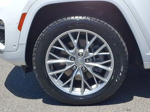 Used 2022 Jeep Grand Cherokee Summit w/ Advanced Protech Group IV AWD/4WD image 10