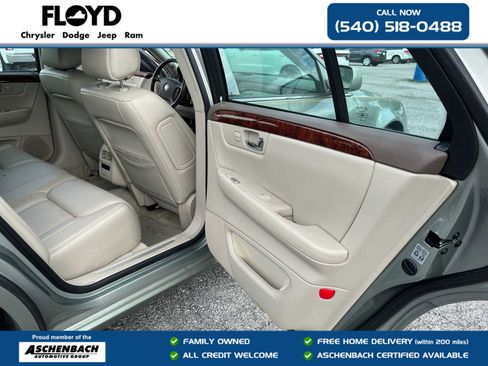 Used 2006 Cadillac DTS w/ Trunk Convenience Package FWD image 26