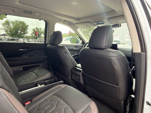 New 2026 Nissan Pathfinder Platinum FWD image 19
