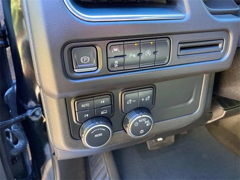 Used 2023 Chevrolet Suburban RST w/ Sport Performance Package image 17