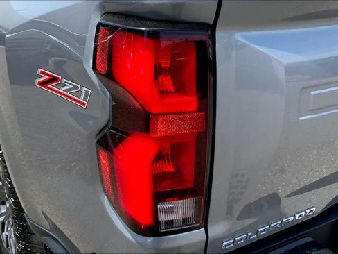 Used 2023 Chevrolet Colorado Z71 w/ Z71 Convenience Package 2 AWD/4WD image 27