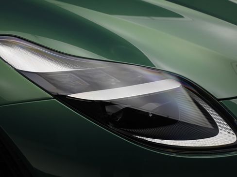 Used 2025 Aston Martin DB12 Convertible image 35