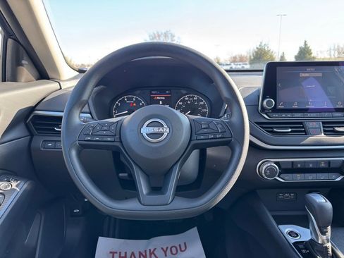 Used 2025 Nissan Altima 2.5 S image 13