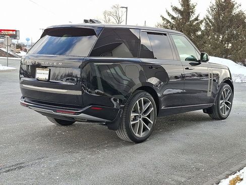 New 2026 Land Rover Range Rover SE image 3