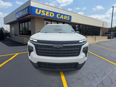 Used 2024 Chevrolet Traverse LT w/ Midnight/Sport Edition AWD/4WD image 3