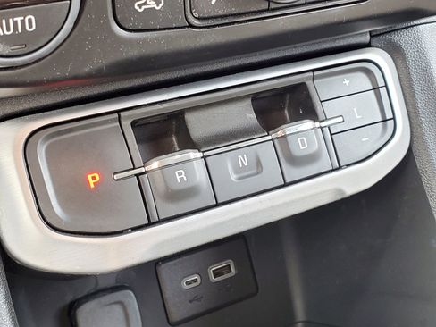 Used 2023 GMC Acadia SLE image 33