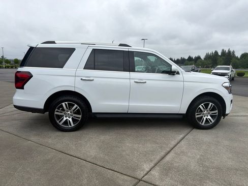 Used 2024 Ford Expedition Limited AWD/4WD image 6