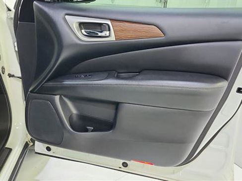 Used 2017 Nissan Pathfinder Platinum w/ Cargo Package AWD/4WD image 28