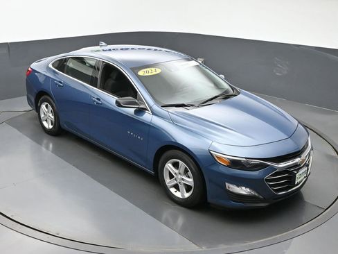 Used 2024 Chevrolet Malibu LT image 2