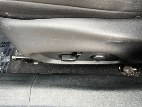 Used 2025 Jeep Compass Limited image 23